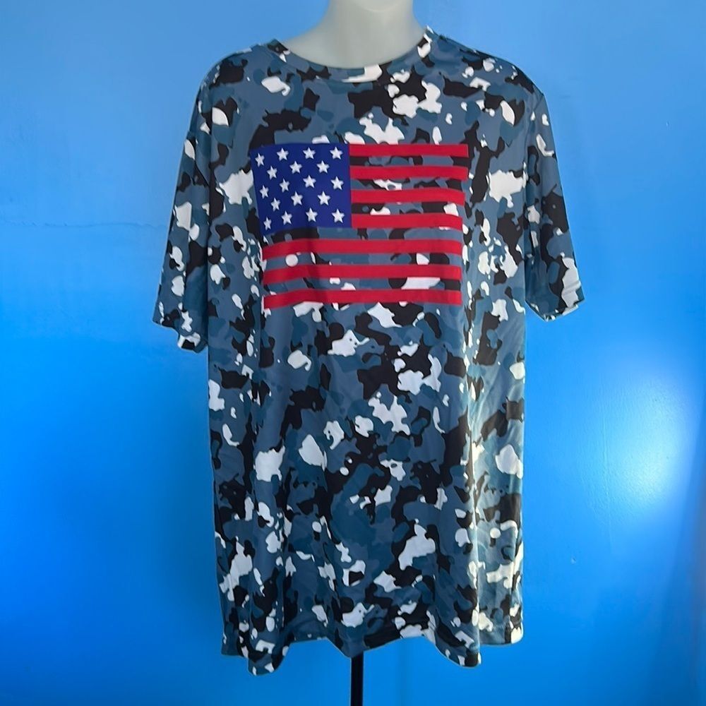 Original Deluxe Camo Shirt Size Large – US Flag Graphic Short Sleeve Tee